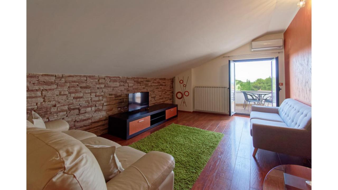 Apartments El Faro Савудрия Экстерьер фото