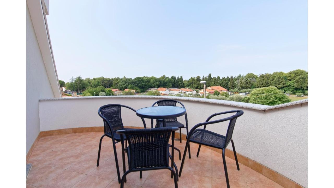 Apartments El Faro Савудрия Экстерьер фото