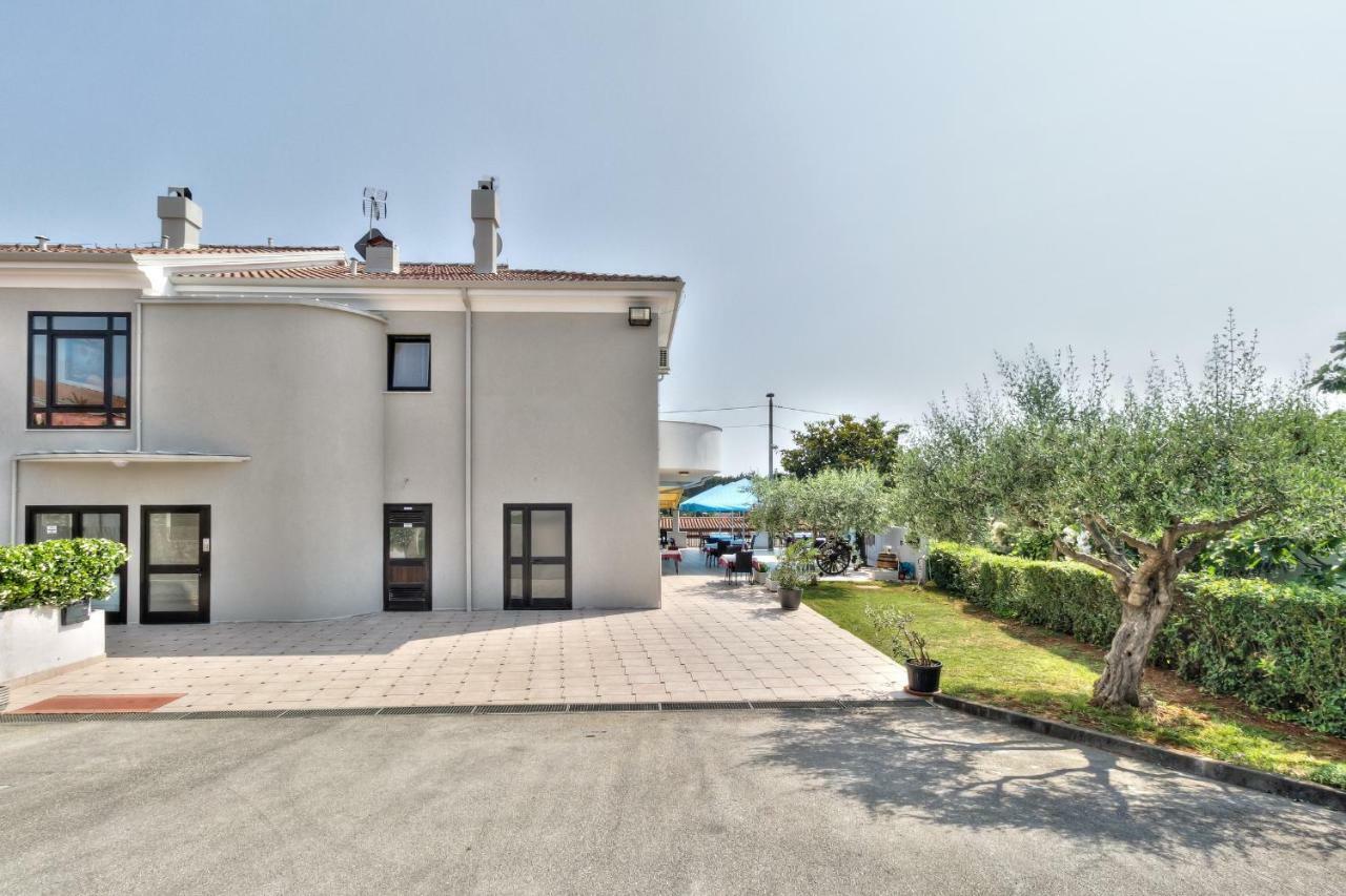 Apartments El Faro Савудрия Экстерьер фото