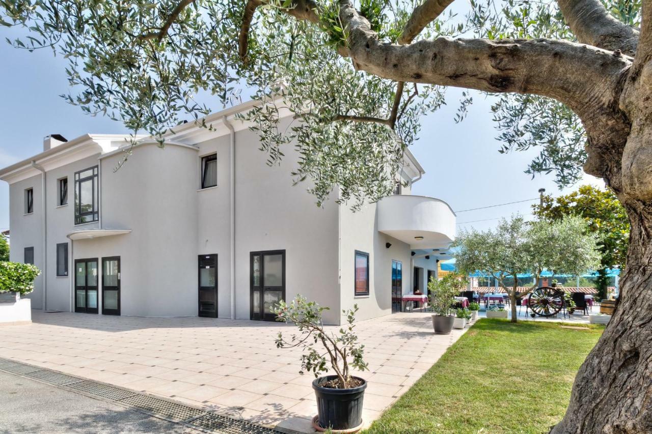 Apartments El Faro Савудрия Экстерьер фото